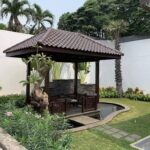 Berugak Kayu Jati: Perpaduan Estetika Tradisional dan Ketangguhan Material untuk Hunian Anda